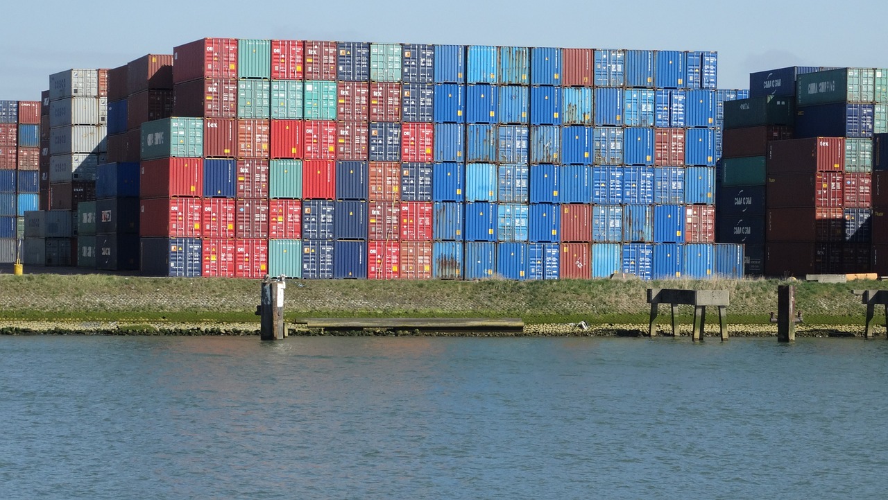 10 Things You Didn't Know About Shipping Containers